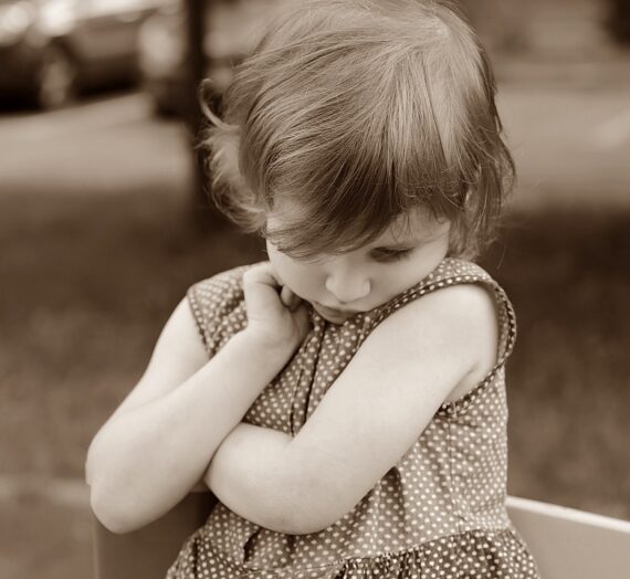 La importancia de escuchar a nuestra niña interior: mi experiencia con el angioedema psicosomático
