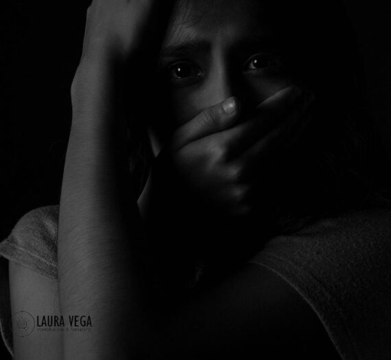 Cómo una autoestima dañada puede llevarte a una relación tóxica con una persona manipuladora y narcisista